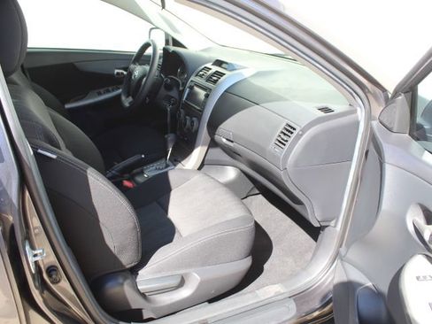 Used 2013 Toyota Corolla S image 35