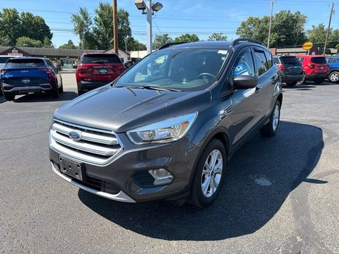 Used 2018 Ford Escape SE FWD image 3