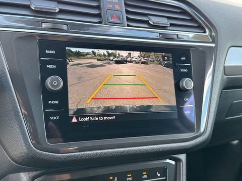 Used 2023 Volkswagen Tiguan SE image 42