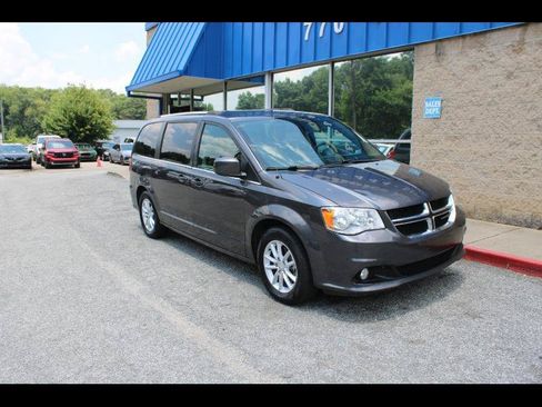 Used 2018 Dodge Grand Caravan SXT FWD image 1