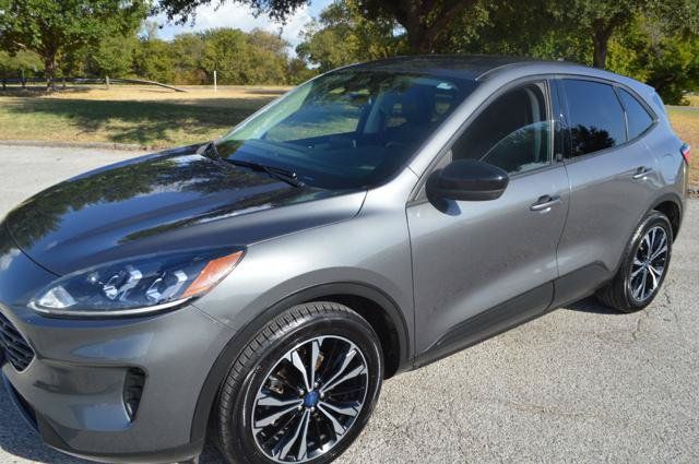 Used 2021 Ford Escape SE w/ SE Sport Appearance Package FWD image 4