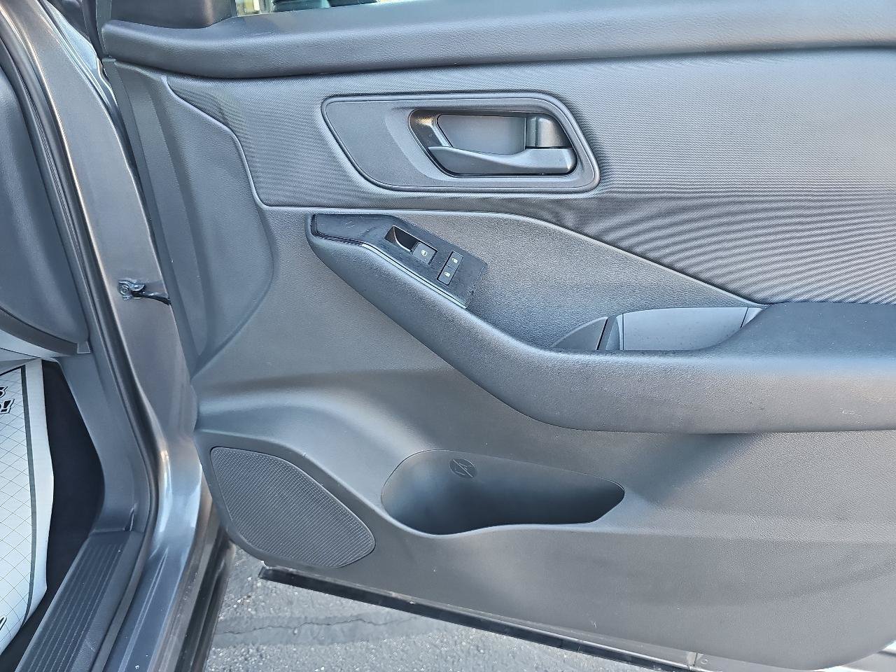 Used 2024 Nissan Rogue S AWD/4WD image 14