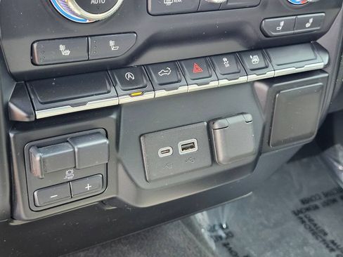 Used 2019 GMC Sierra 1500 SLE w/ SLE Value Package AWD/4WD image 24