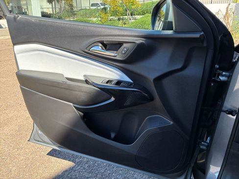 Used 2025 Chevrolet Trax LT image 18