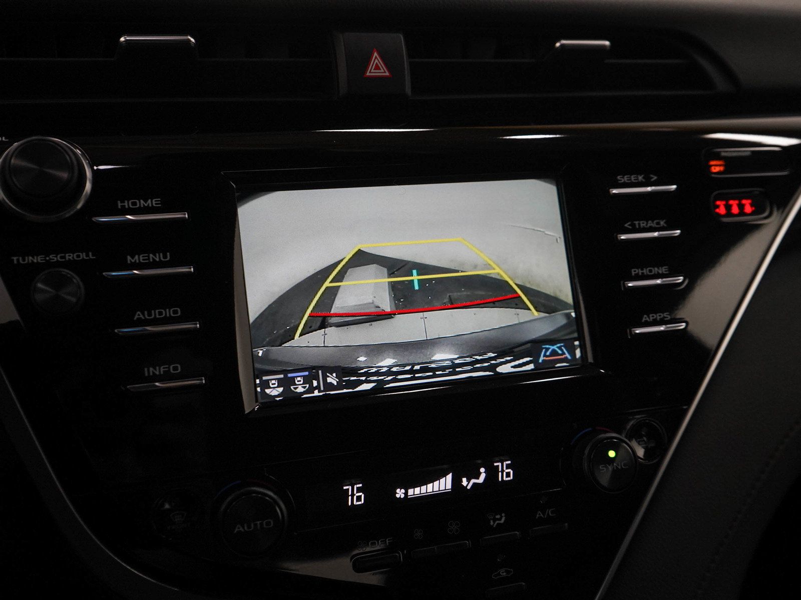 Used 2018 Toyota Camry XLE FWD image 20