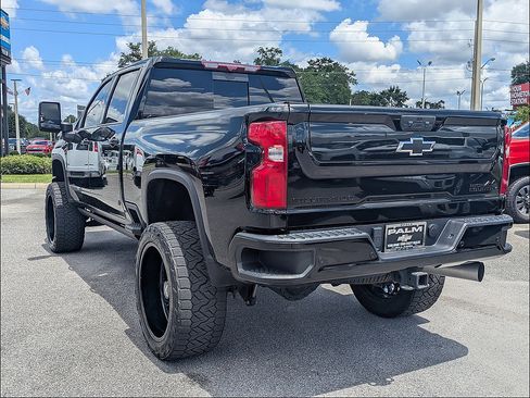 Used 2024 Chevrolet Silverado 2500 High Country w/ Midnight Edition AWD/4WD image 6