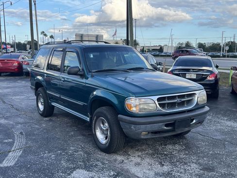 Used 1998 Ford Explorer XLT image 2