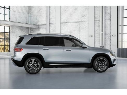 New 2026 Mercedes-Benz GLB 250 4MATIC image 17