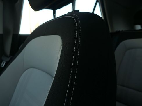 Used 2025 Hyundai Venue SEL image 12