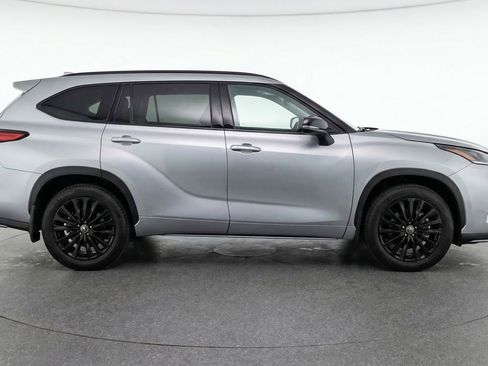 Used 2025 Toyota Highlander XSE image 11