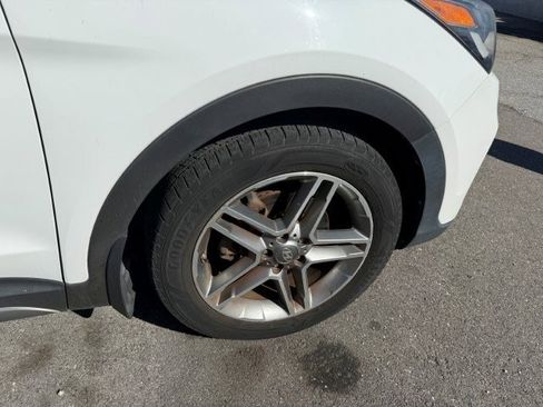 Used 2017 Hyundai Santa Fe Limited image 9