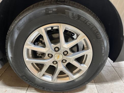 Used 2023 Chevrolet Equinox LS FWD image 12