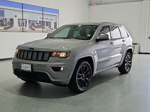 Used 2019 Jeep Grand Cherokee Altitude RWD image 4