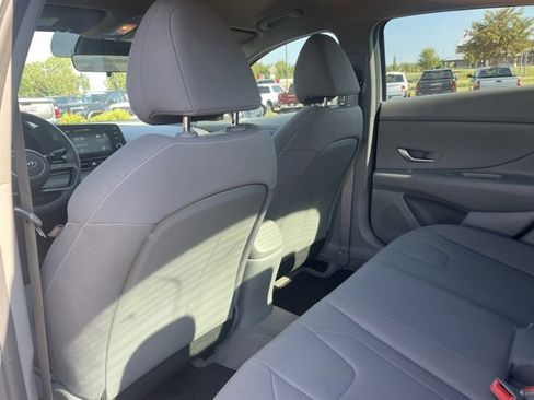 Used 2022 Hyundai Elantra SEL image 25