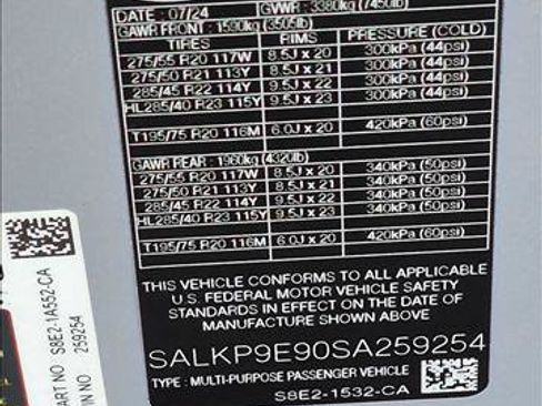 Certified 2025 Land Rover Range Rover SE AWD/4WD image 26