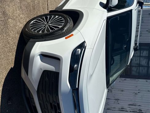 Used 2025 Volkswagen Tiguan S image 6