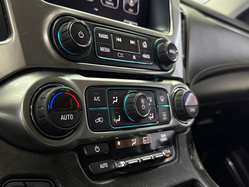 Used 2018 Chevrolet Suburban LT RWD image 21