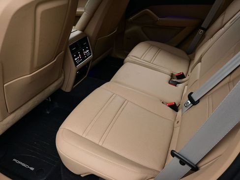 Certified 2023 Porsche Cayenne Platinum Edition AWD/4WD image 14