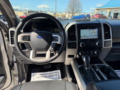 Used 2018 Ford F150 Lariat w/ Equipment Group 502A Luxury AWD/4WD image 15