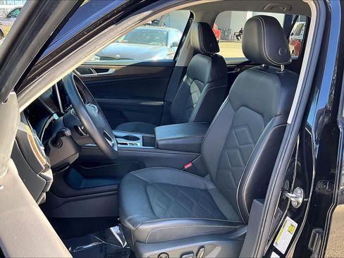 Certified 2024 Volkswagen Atlas SE image 8