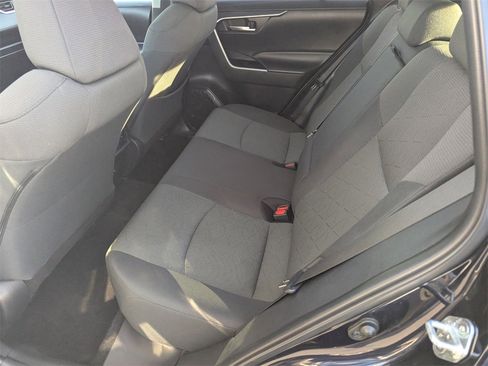 Used 2023 Toyota RAV4 XLE image 17