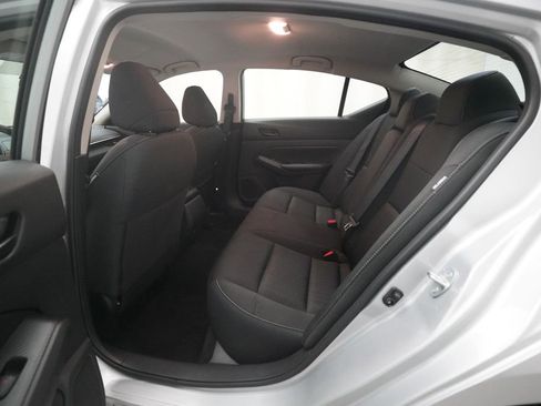 Used 2024 Nissan Altima 2.5 SV FWD image 15