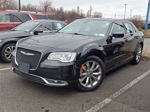 Used 2021 Chrysler 300 Touring w/ Driver Convenience Group image 3