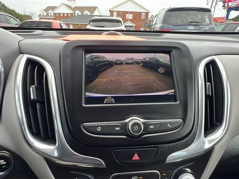 Used 2020 Chevrolet Equinox LS image 29