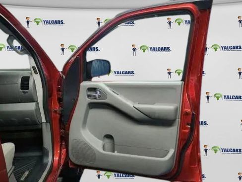 Used 2014 Nissan Frontier SV image 12