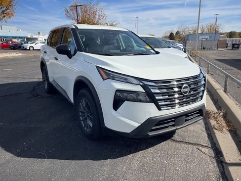 Used 2024 Nissan Rogue S image 3