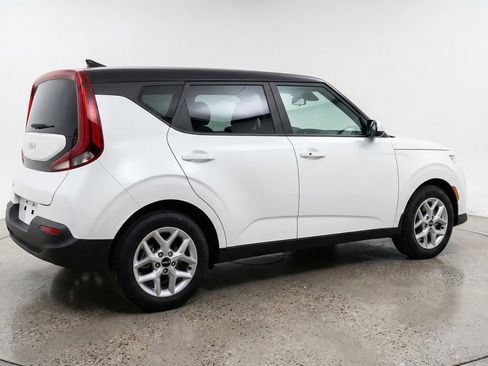 Used 2025 Kia Soul LX w/ LX Technology Package FWD image 9