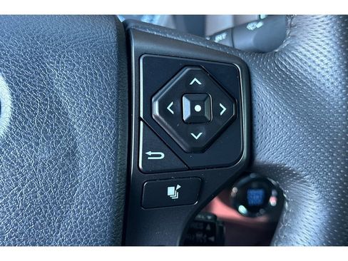 Used 2020 Toyota Tacoma 2WD Double Cab image 26