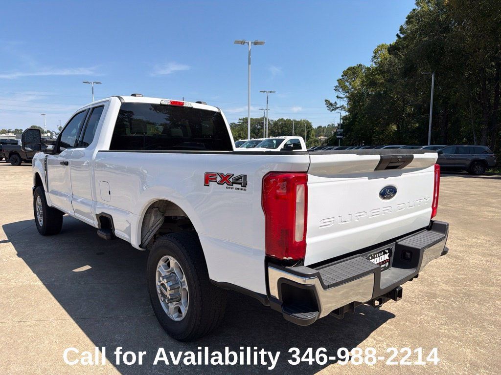 Used 2025 Ford F250 XLT AWD/4WD image 3