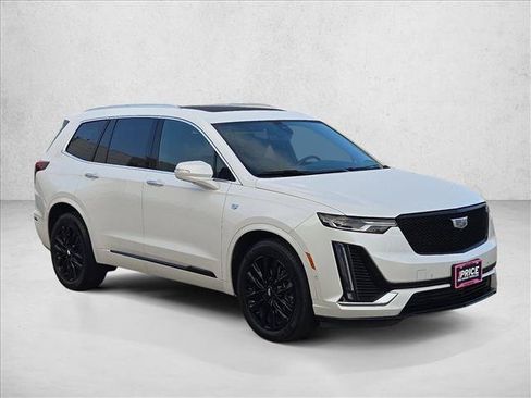 Used 2022 Cadillac XT6 Premium Luxury w/ LPO, ONYX Package FWD image 3