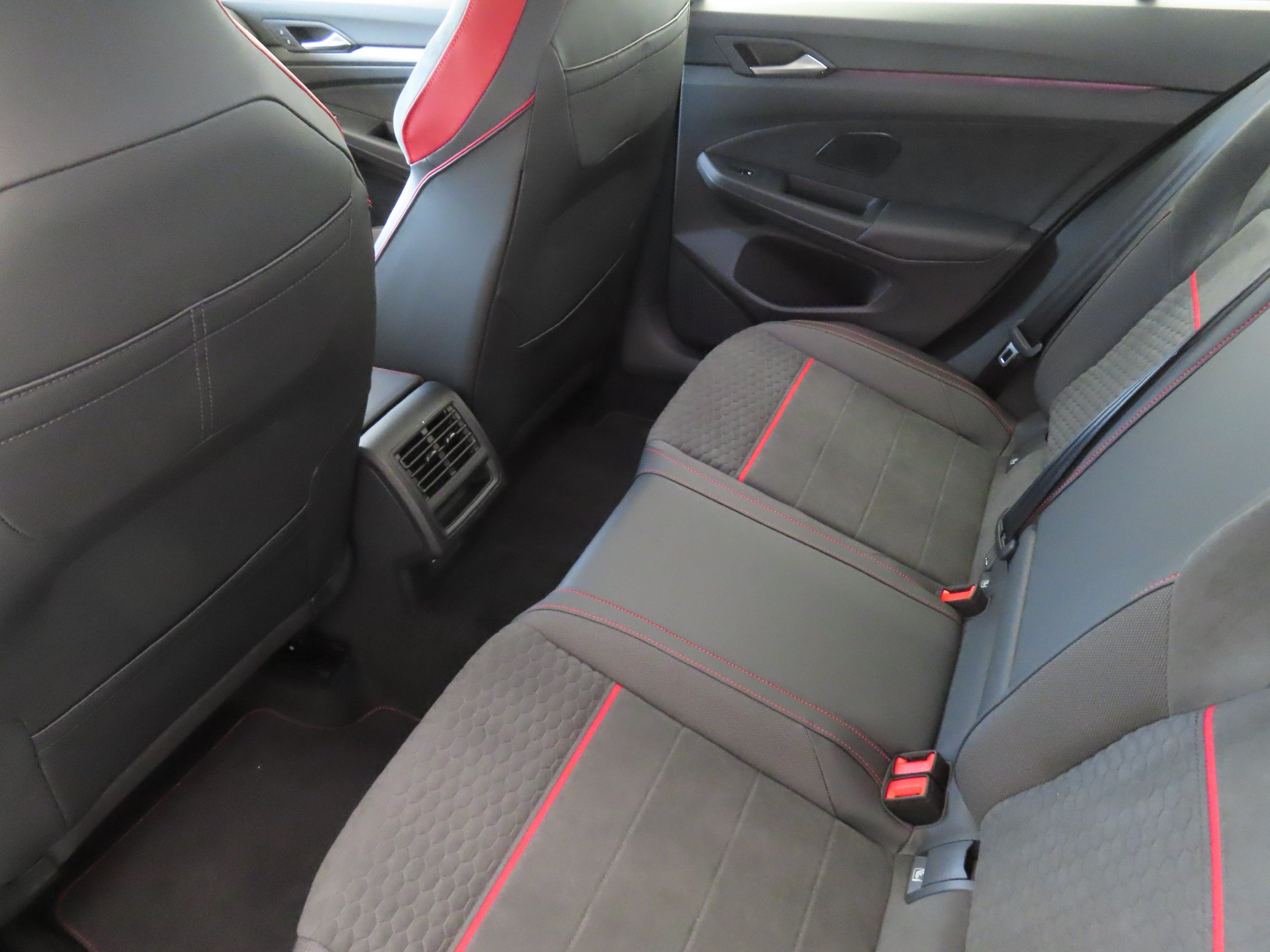 New 2026 Volkswagen GTI SE FWD image 22