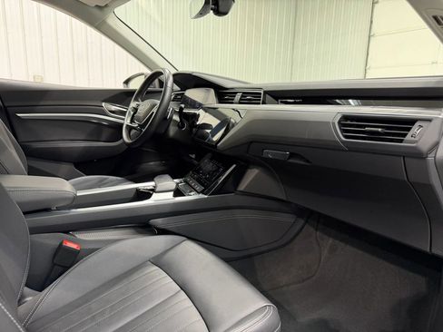 Used 2024 Audi Q8 e-tron Premium image 14