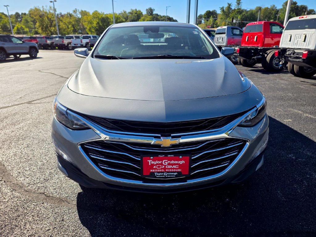 Used 2025 Chevrolet Malibu LT FWD image 3