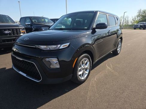 Used 2020 Kia Soul S FWD image 2