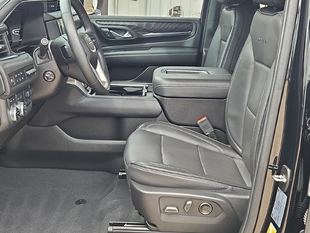 Used 2024 GMC Yukon Denali w/ Max Trailering Package AWD/4WD image 11