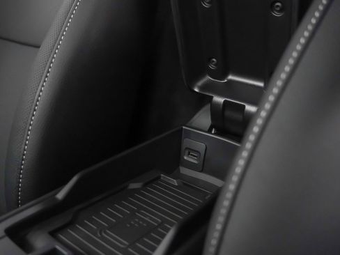 Used 2025 Porsche 718 Cayman image 33