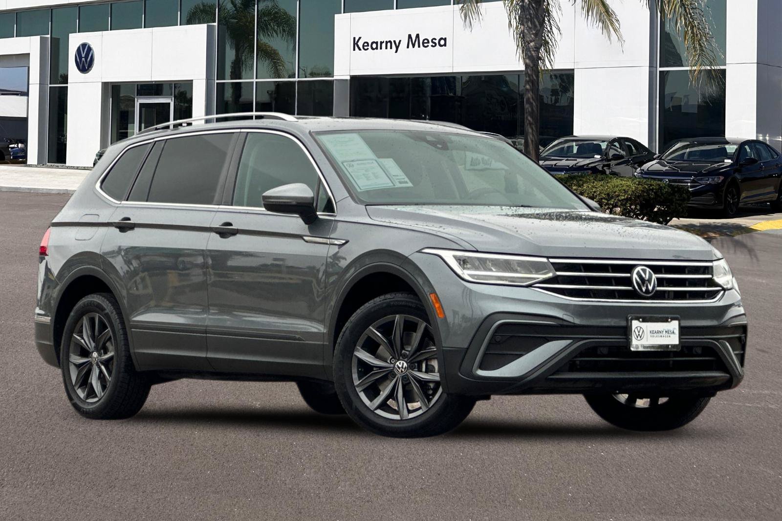 Used 2023 Volkswagen Tiguan SE FWD image 2