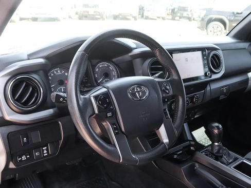 Used 2020 Toyota Tacoma TRD Off-Road AWD/4WD image 17