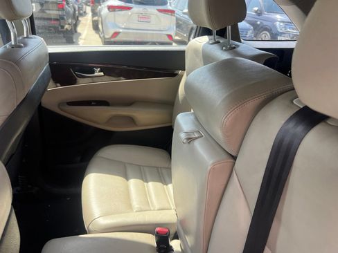 Used 2016 Kia Sorento EX FWD image 19