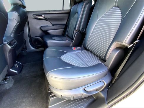 Used 2023 Toyota Highlander XSE FWD image 20