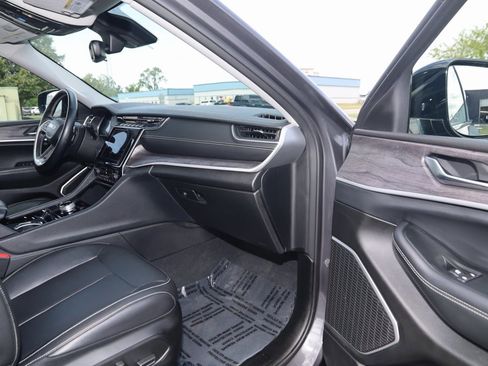 Used 2022 Jeep Grand Cherokee Limited image 57