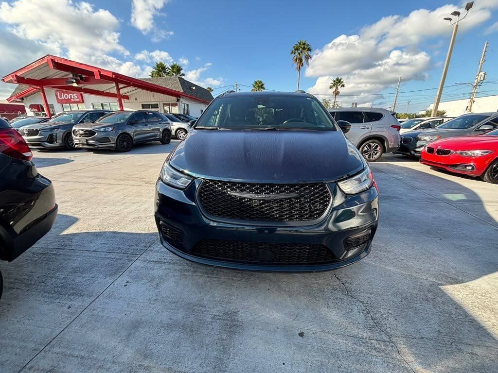 Used 2023 Chrysler Pacifica Touring-L w/ S Appearance Package FWD image 1