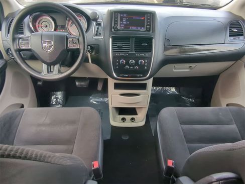 Used 2018 Dodge Grand Caravan SE image 22