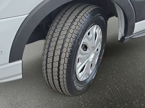 Used 2023 Ford Transit 350 XLT image 31