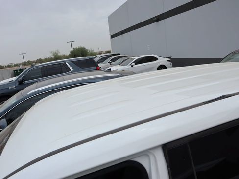 Used 2021 Toyota Highlander LE FWD image 5