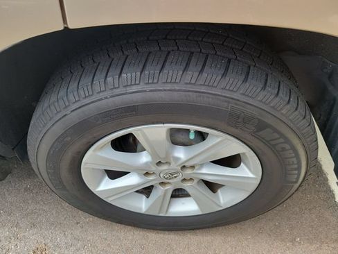 Used 2013 Toyota Highlander FWD w/ Cold Weather Pkg image 7